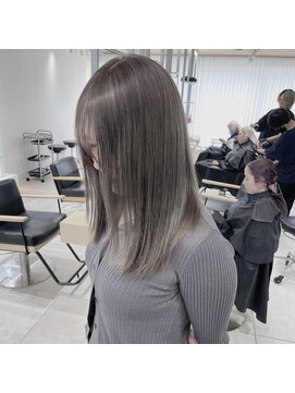 冬に映えるシルキーグレー