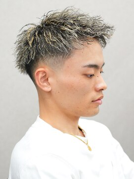 スラッシュ(SLASH) メンズパーマ/ホワイトハイライト/短髪/フェード/ツイスト/姫路