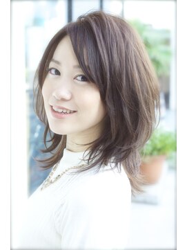 パレータ(PALETA) アッシュで輝く☆ゆるふわミディアムレイヤー♪