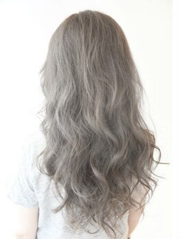 エメールヘア(aimere hair)の写真/髪質に合わせた施術でムラなく綺麗に☆やわらかい質感のふんわりウェーブに仕上がり、女性らしさもプラス♪