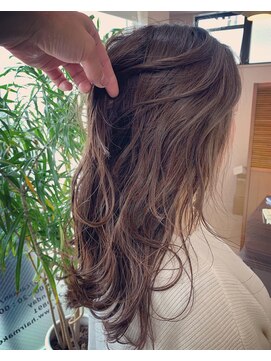 ヘアーアンドメイク カナン(HAIR&MAKE CANAAN) ゆるふわ グレージュ ハイライト バレイヤージュ