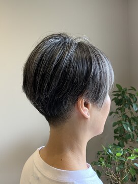 ピーロ(piilo) カット◇グレイヘアを活かし美しく