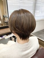 ベッカ(Becca) 大人可愛いショート