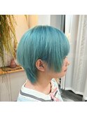 シアンカラーのショートヘア