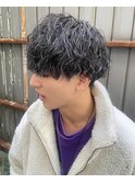 黒髪縦落ちツイストスパイラルパーマツーブロックマッシュ