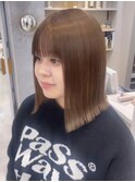 切りっぱなしボブ　ブルーブラック　ブリーチカラー　暗髪