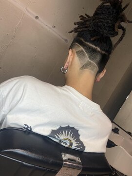 フランクスバーバーザスタンド(Frank’s barber the stand) サーフカール/スパイキーショート/ブルーブラック/飯田橋