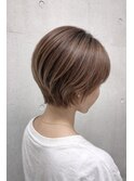 ハイライトで透明感!大人女子ショート