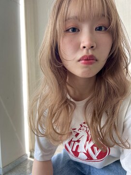 ソアロ(SOARO) 岐阜顔まわりレイヤーミディアム艶アッシュハイライト20代