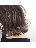 トルネード(TORNADO)&nbsp;外国人風ウェービーボブ ハイライトグラデ グレージュ　外ハネ