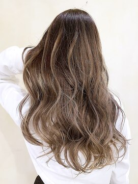 イリス バイ アルティナ 武蔵小杉店(Iris by artina) 外国人風ブロンドバレイヤージュ 【Iris武蔵小杉】