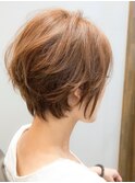 立体フォルムのショートスタイル