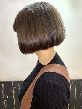 オースト ヘアー ステラ 新宿店(Aust hair Stella) 大人かわいい切りっぱなしボブ×スモーキーベージュ　K