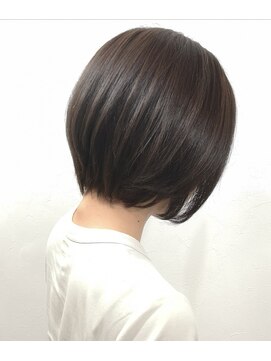 リリス(l'iris) 【l’iris】まるみショート×ブルーアッシュ