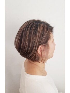 ヘアーアンドネイル ルシア(Hair&Nail Lucia) ホワイトピンクベージュハイライト