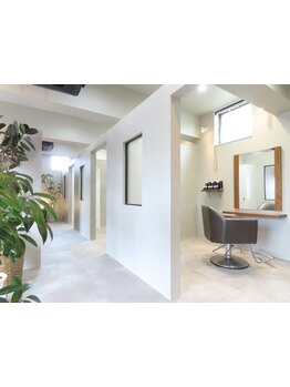 【半個室のプライベート空間】周りを気にせず自分だけの特別なサロンタイムをお過ごしください◎