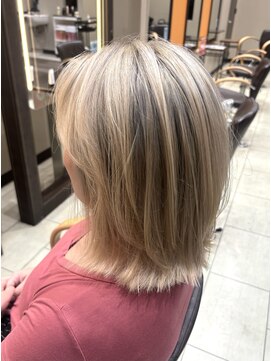 ヴァンカウンシル Kuwana(VAN COUNCIL) 外国人風カラーブロンドバレイヤージュ×レイヤーカット