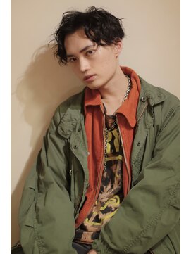 ブークル(boucle) センターパート 縦落ちスパイラルパーマ