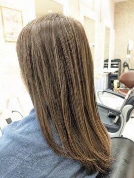 ヘアーデザインムーヴ(Hair design MOVE) 白髪ぼかしハイライト　明るい白髪染め　40代　50代