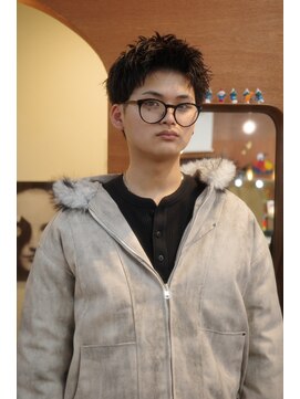 エディ(Edy) スパイキーショート刈り上げ外国人風ニュアンスパーマ眉毛カット