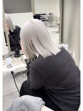 【ブリーチカラー】ダメージを抑えて透明感あるハイトーンへ◎