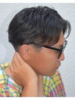フリーク バーバーショップ 都島店(FREAK BARBER SHOP)&nbsp;黒髪ツーブロックセンターパートニュアンスフェザー
