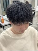 黒髪マッシュツイストスパイラル刈り上げ眉毛