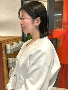 アトリエ(atelier.) ダークグレージュ　外ハネボブ　シースルーバング　束感