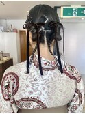 成人式卒業式ヘアアレンジツイン三つ編みお団子リボンアレンジ
