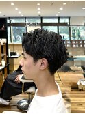 ウェットな質感で差がつく大人スパイキーショート
