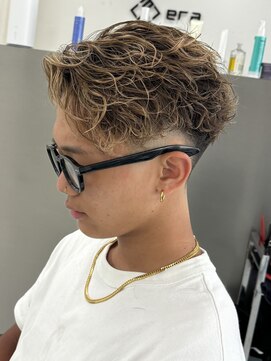 スパイラルパーマ　ツイスト　刈り上げ　マッシュ　フェード