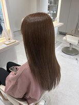 ルシエバイファブリック(Lucie by fabrique) ツヤ感ブラウンのナチュラルストレート