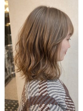 ヘアメイク イズム(HAIR MAKE ism) ベージュ×ふんわりミディアムボブ