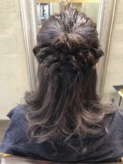 バイオレットグレージュ×ヘアアレンジ