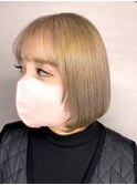 ベージュ