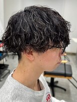 フゥ 宇都宮(FeU)&nbsp;メンズ波巻きスパイラルパーマシャドウパーマ刈り上げマッシュ