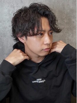 プレミアムバーバー 原宿店(PREMIUM BARBER produce by HIRO GINZA)の写真/【全席個室/女性スタイリスト多数】さりげないパーマで楽してかっこ良くがお薦め。色気も演出[理容室]
