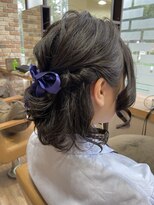 ヴィサージュクルー(VISAGE crew)&nbsp;リボンつけたガーリーなハーフアップ！