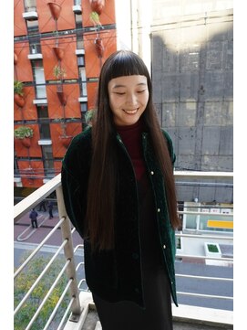 シィーム(cime) パッツン前髪スタイル