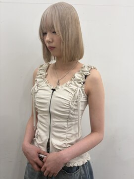 ロックス バイ マグ 松本(rocks BY MAG) ハイトーンホワイトブロンド×韓国風切りっぱなし小顔ボブ