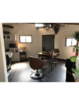 お子様がいらっしゃる忙しい主婦の方、お仕事でなかなか美容院に行く暇がない方、大人女性のお悩み改善☆