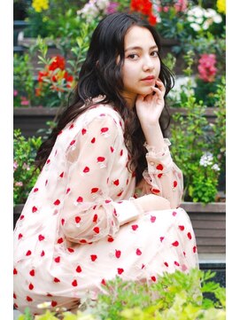 アンレーブ(UNREVE) 黒髪ロング森ガールスタイル