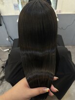 トッカ ヘアアンドトリートメント 難波店 アンジー&ベホマのつやさら暗めグレージュ