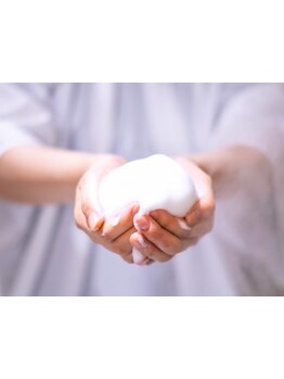 季節や年齢で変わる髪と地肌の悩みの根底にアプローチ◇サラサラな指どおりと根元からのふんわり感を実現◎