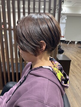 ハピネス クローバー 八木店(Happiness CLOVER) 刈り上げショート　メンズライク 白髪ぼかし　30代40代50代