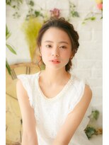 大人可愛いシニヨンアップスタイル