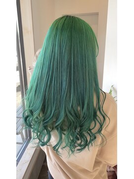 エス(esu) 特殊系カラー×グリーンヘアー
