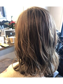 エファッセ 伊奈店(efface) ミディアム×ブラウンベージュ×ゆるふわウェーブ×ハイライト