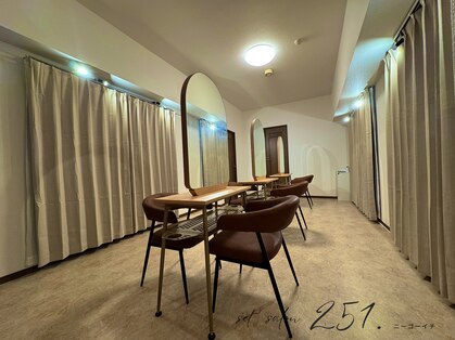 ニーゴーイチ  栄 錦店(251)の写真