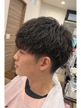 銀座マツナガ 神田店 ソフトスパイラルパーマツーブロック刈り上げ黒髪マッシュ